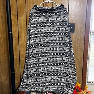 Mascara black and white patterned maxi skirt M size